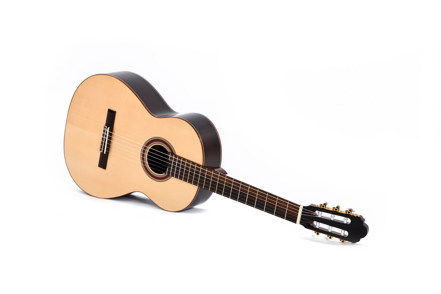 Modèle CR-10, classique 4/4, table cèdre massif, f/e palissandre indien, touche palissandre indien, naturel