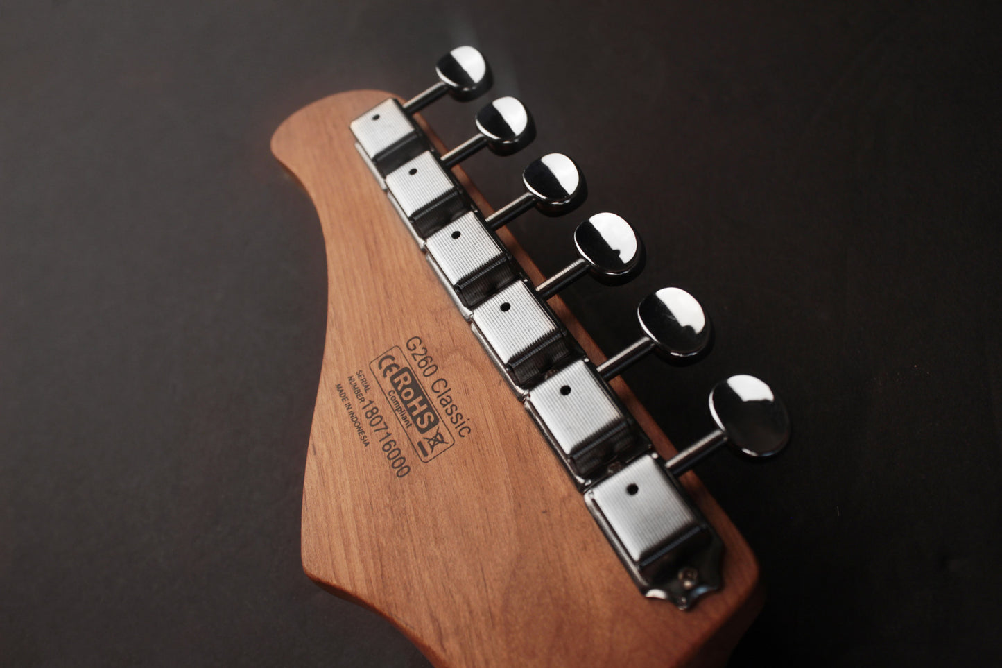 G260CS, corps aulne, manche érable"roasted", touche pau ferro, 2 micros simples et 1 double Voiced Tone, sunburst 3 tons