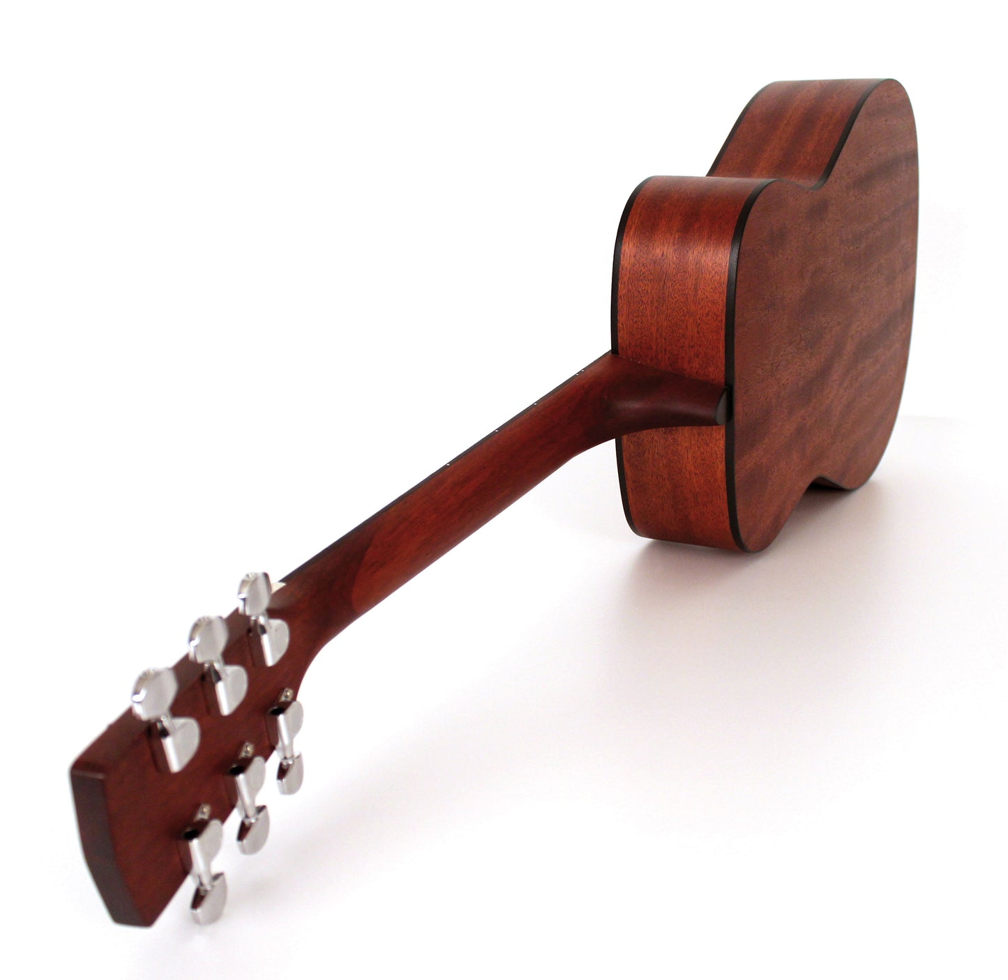 AF510M, forme Concert, table acajou, f/e acajou, manche acajou, touche & chevalet merbau, naturel pores ouverts