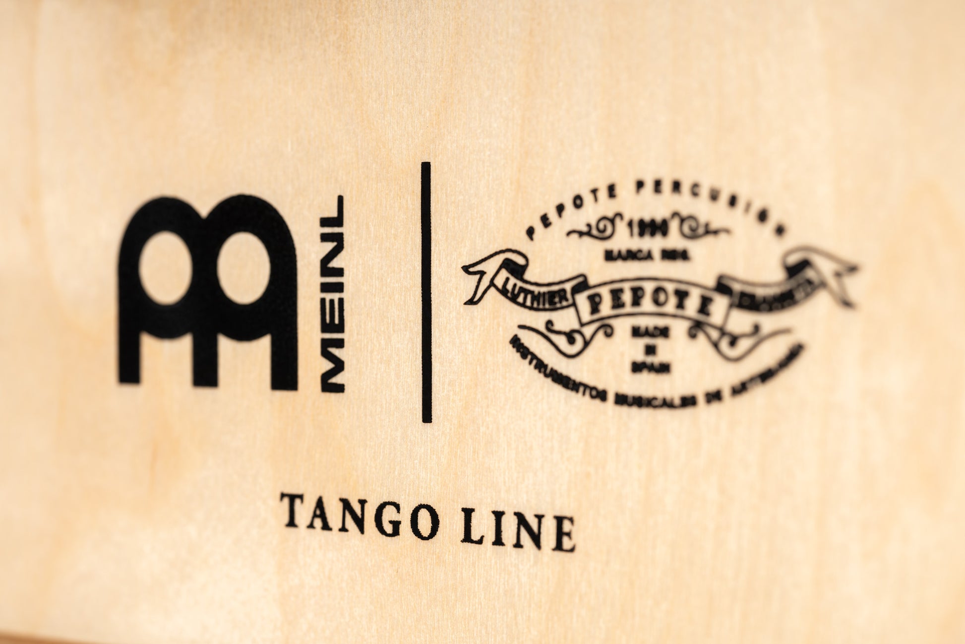 CAJON MEINL ARTISAN TANGO, FAÇADE EUCALYPTUS, CORPS EN BOULEAU BALTIQUE 7 PLIS (9MM)