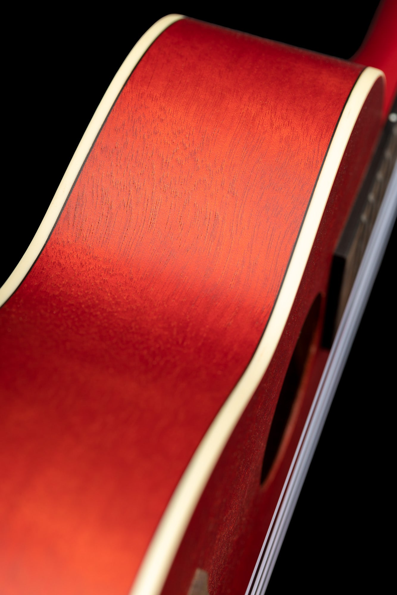 RUFIRE, modèle Concert, table okoume, fond & éclisses okoume, manche acajou, rouge satiné