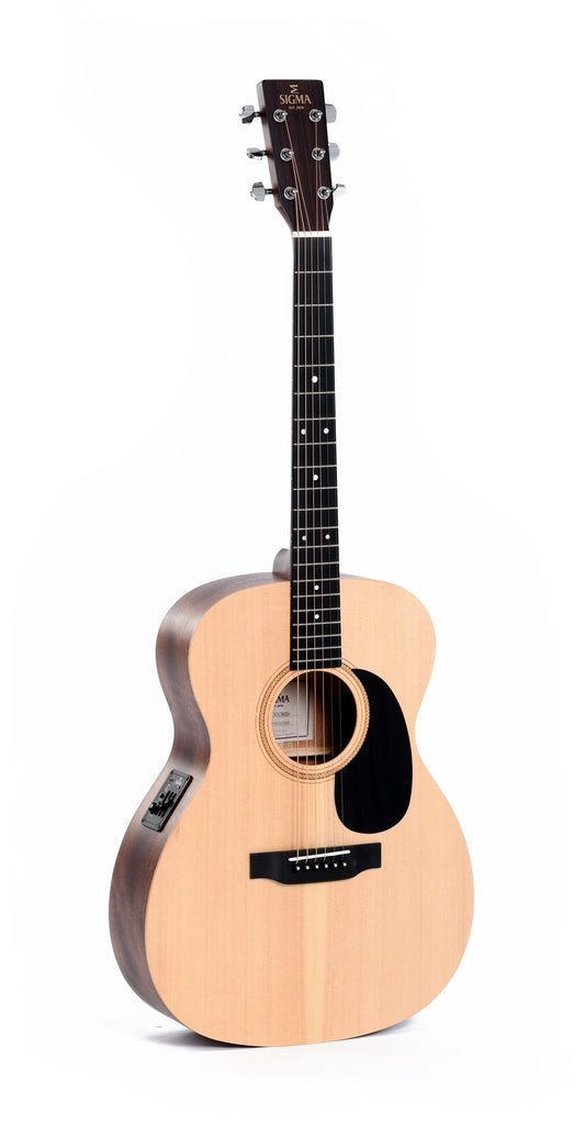Modèle 000ME, Forme 000, table épicéa massif, f/e acajou, touche micarta, EQ Sigma, naturel satiné