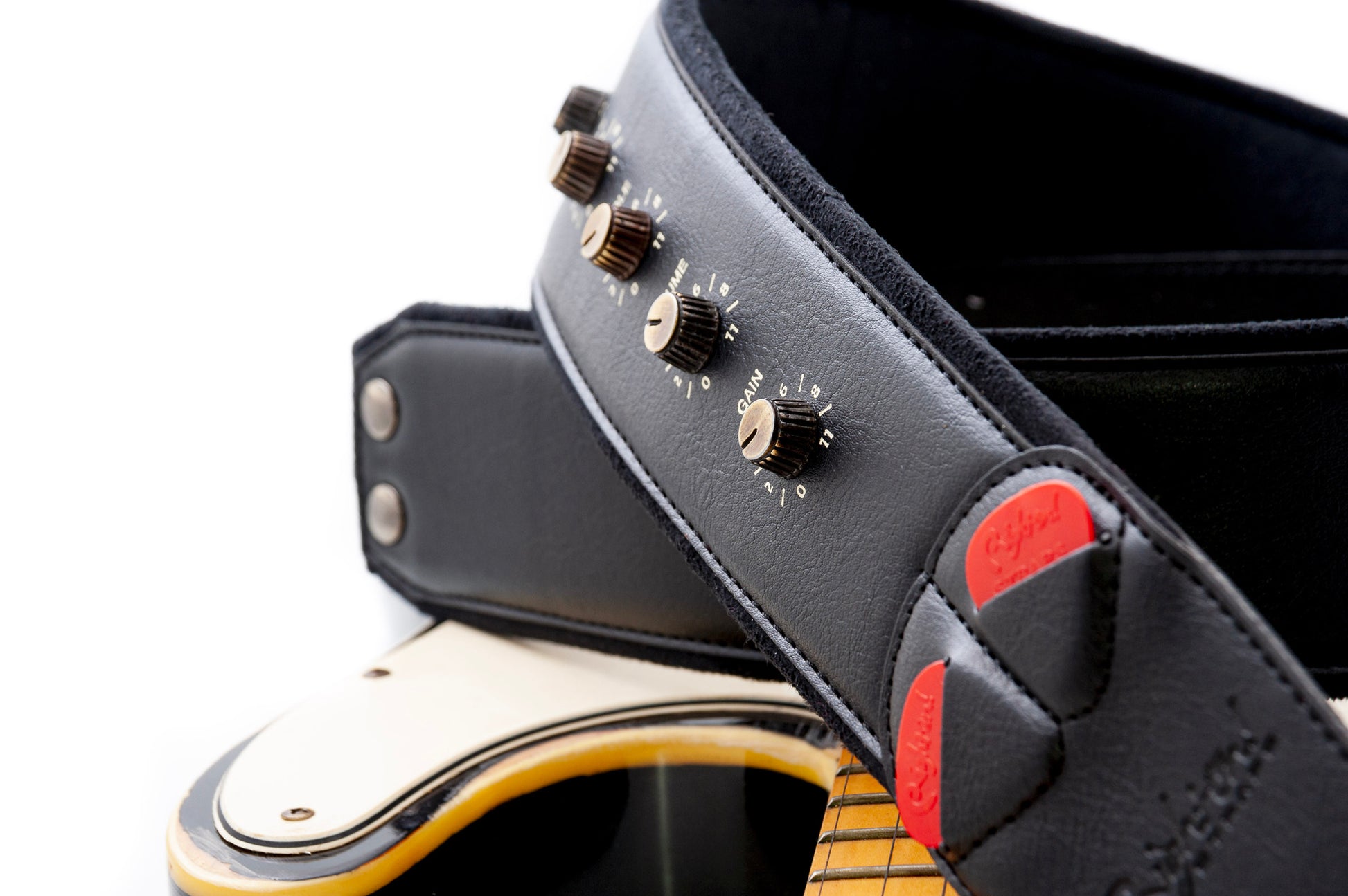 Courroie modèle SPINALTAP, extérieur synthétique, largeur 6 cm, longueur 100 à 145 cm, porte-médiators intégré, noir