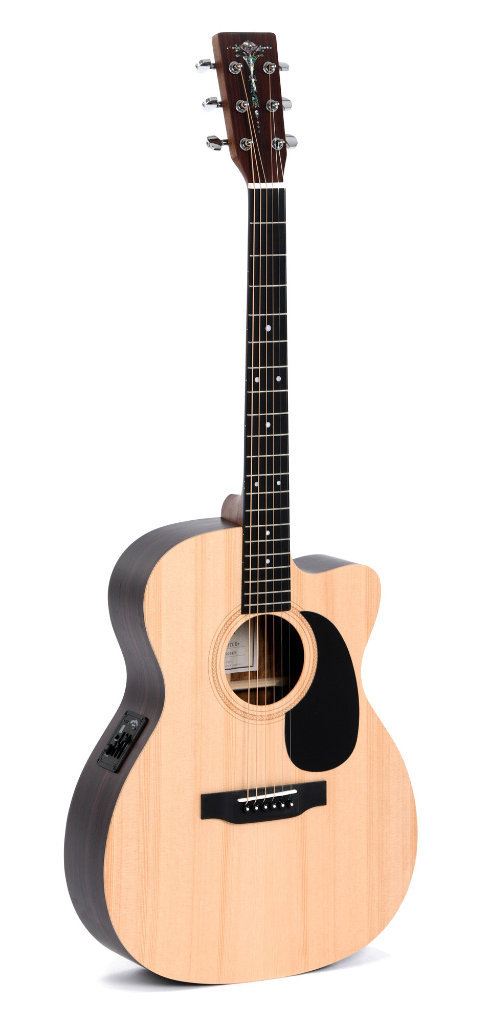 Modèle 000TCE, Forme 000 pan coupé, table épicéa massif, f/e tilia, touche micarta, EQ Sigma, naturel satiné