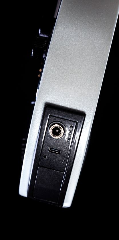 GTRS W800, corps aulne, manche érable flammé torréfié, touche palissandre, 2 micros doubles et processeur GTRS, pearl white