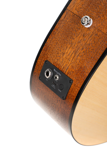 Earth Go, modèle Dreadnought 3/4, table épicéa massif, fond & éclisses acajou, HyVibe 2,  housse, naturel pores ouverts