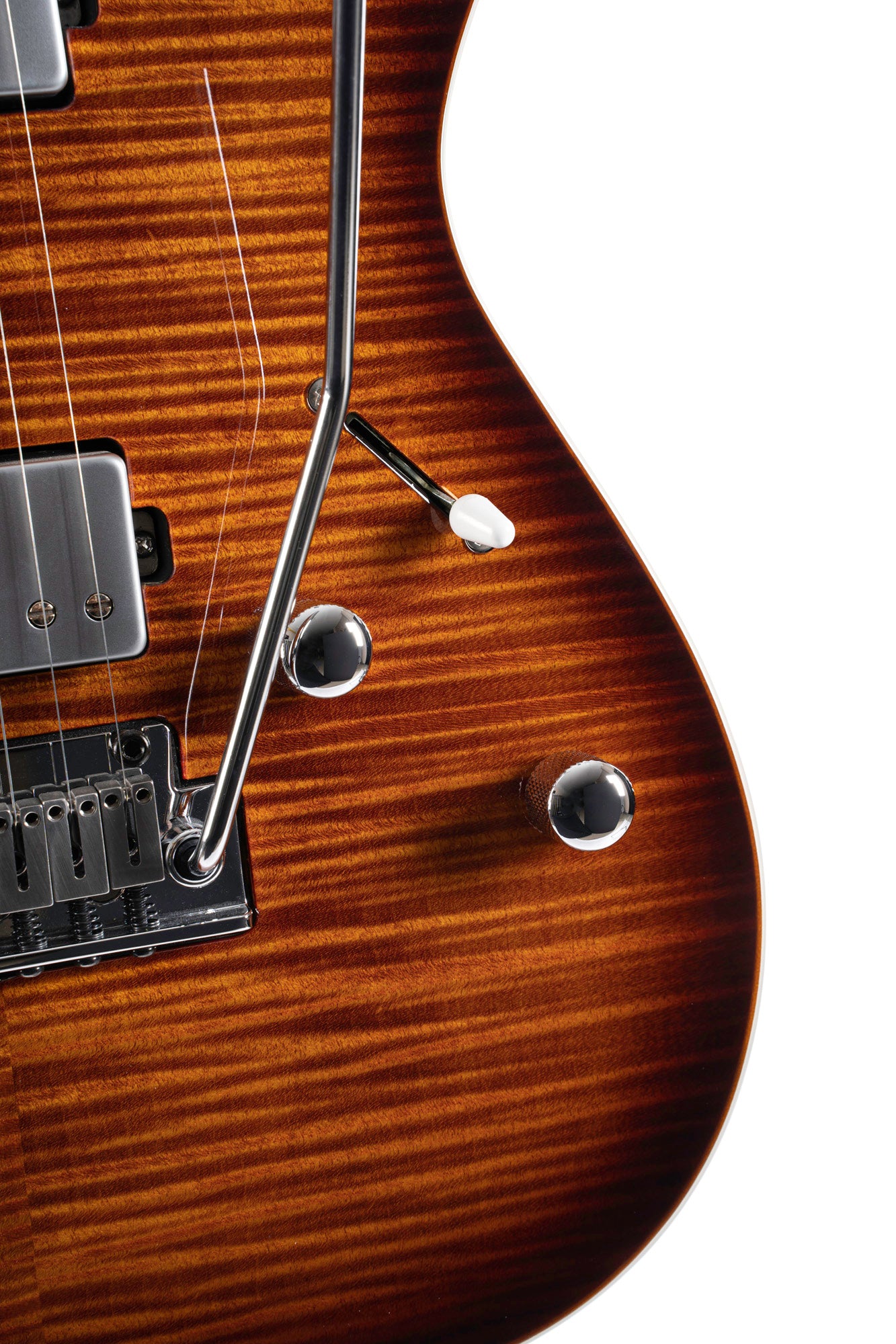 G290 FAT II, corps sassafras, table érable flammé, manche et touche érable torréfié, 2 micros Voiced Tone VTH-77, violin burst