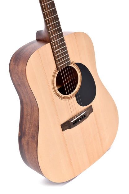 Modèle D-10, Dreadnought, table épicéa Sitka, fond & éclisses acajou, touche laurier, naturel satiné