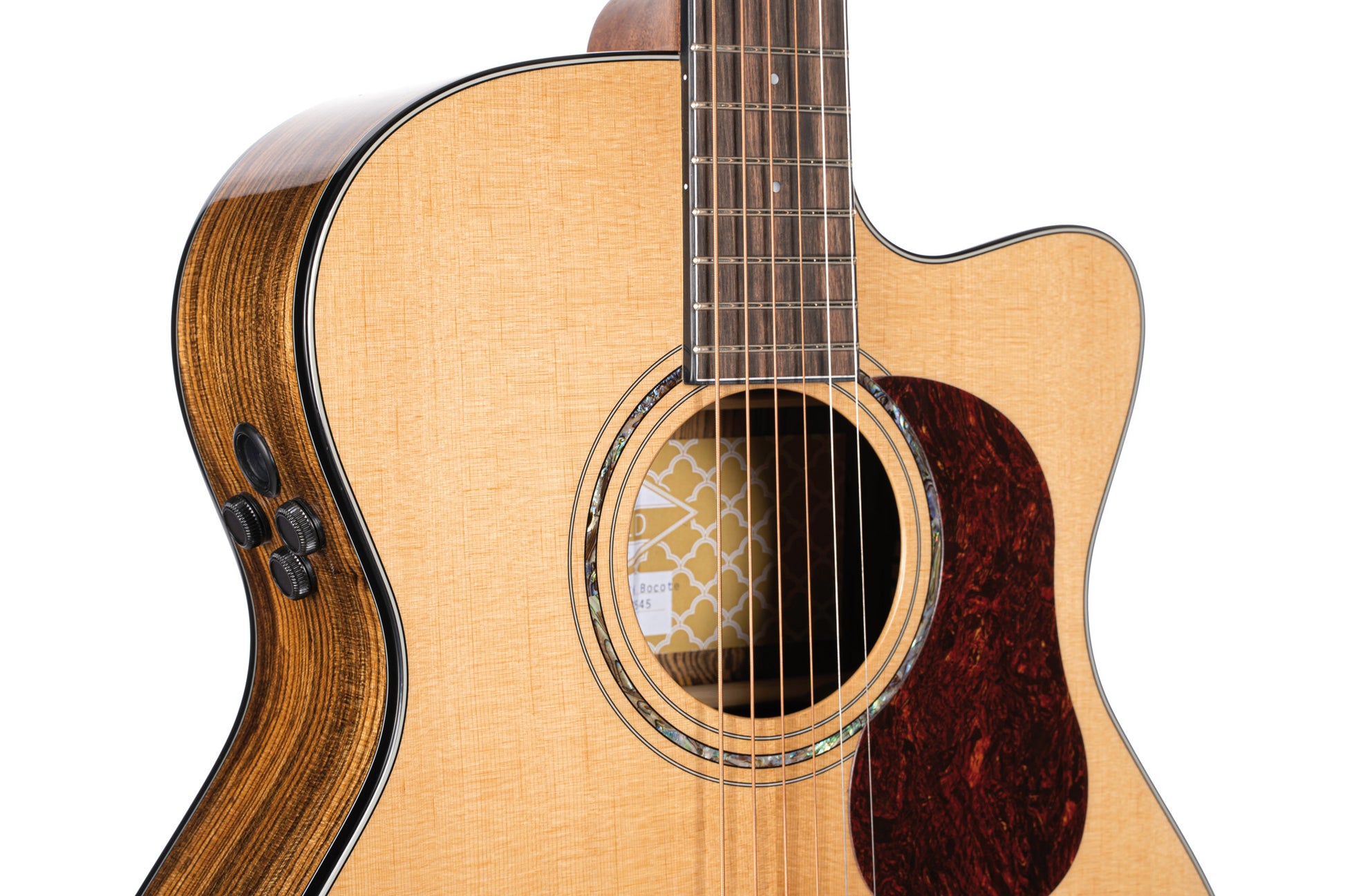 GOLD-OC6 Bocote, forme Orchestra Model pan coupé, table épicéa massif; f/e bocote, EQ Fishman Flex Blend, naturel brillant