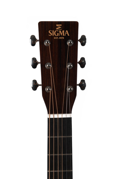 Modèle S000M-18, Forme 000, table épicéa massif, f/e acajou massif, touche ébène, soft case, naturel brillant