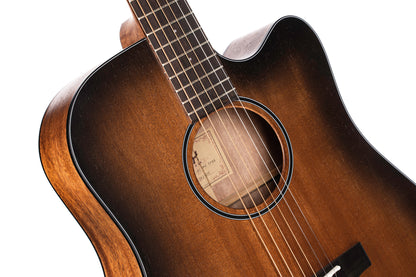 CORE-DC, forme Dreadnought, table acajou massif, f/e acajou massif, EQ Fishman Sonitone, soft case, noir dégradé pores ouverts