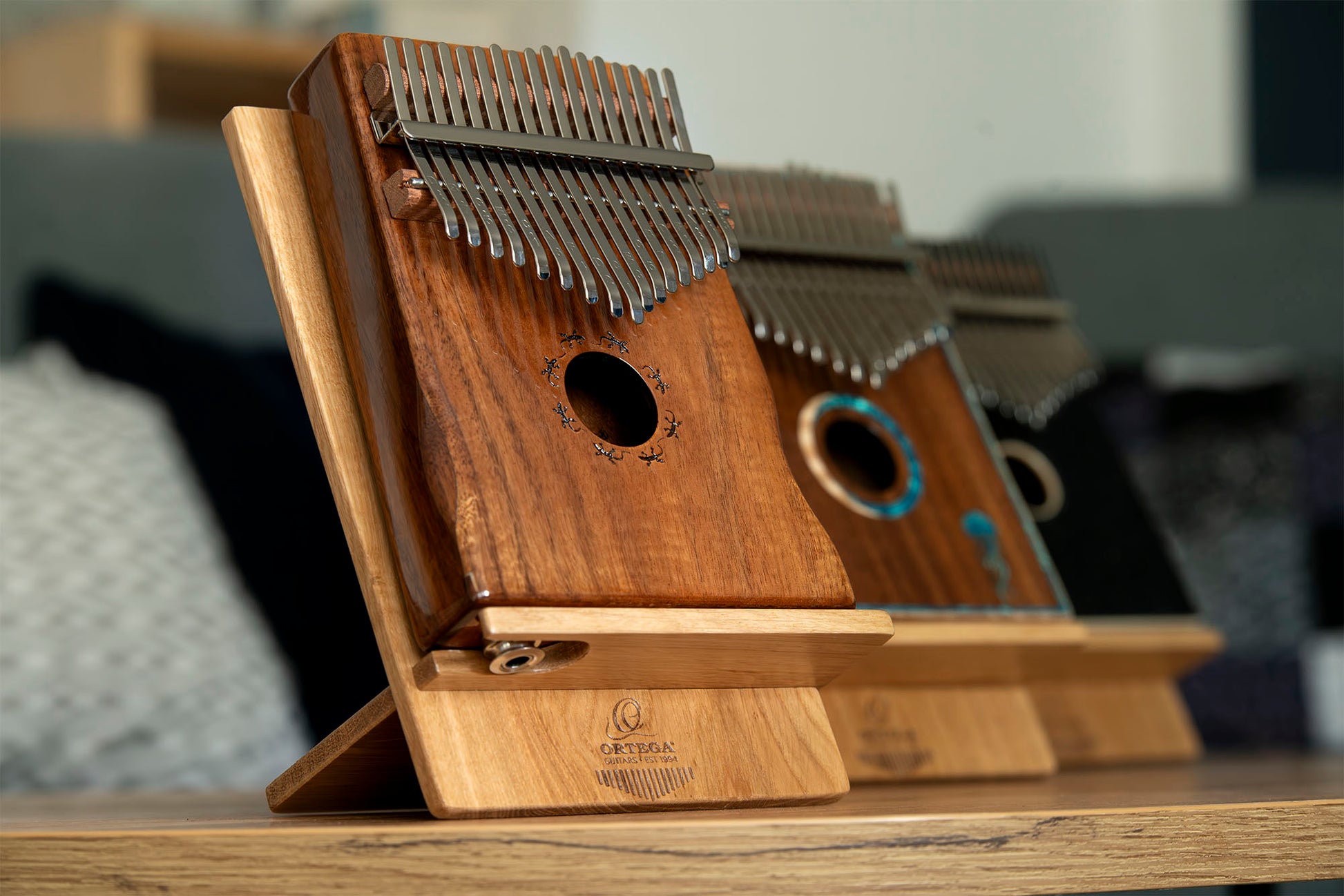 Support pour Kalimbas, chêne massif, emplacement pour prise Jack, naturel