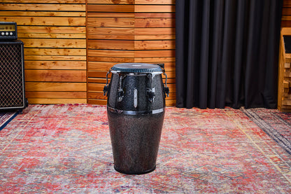 Conga Diego Galé 11"3/4, fût fibre de verre 'premium', hauteur 71.12cm, peau cuir de veau noir, cercles SSR 4mm