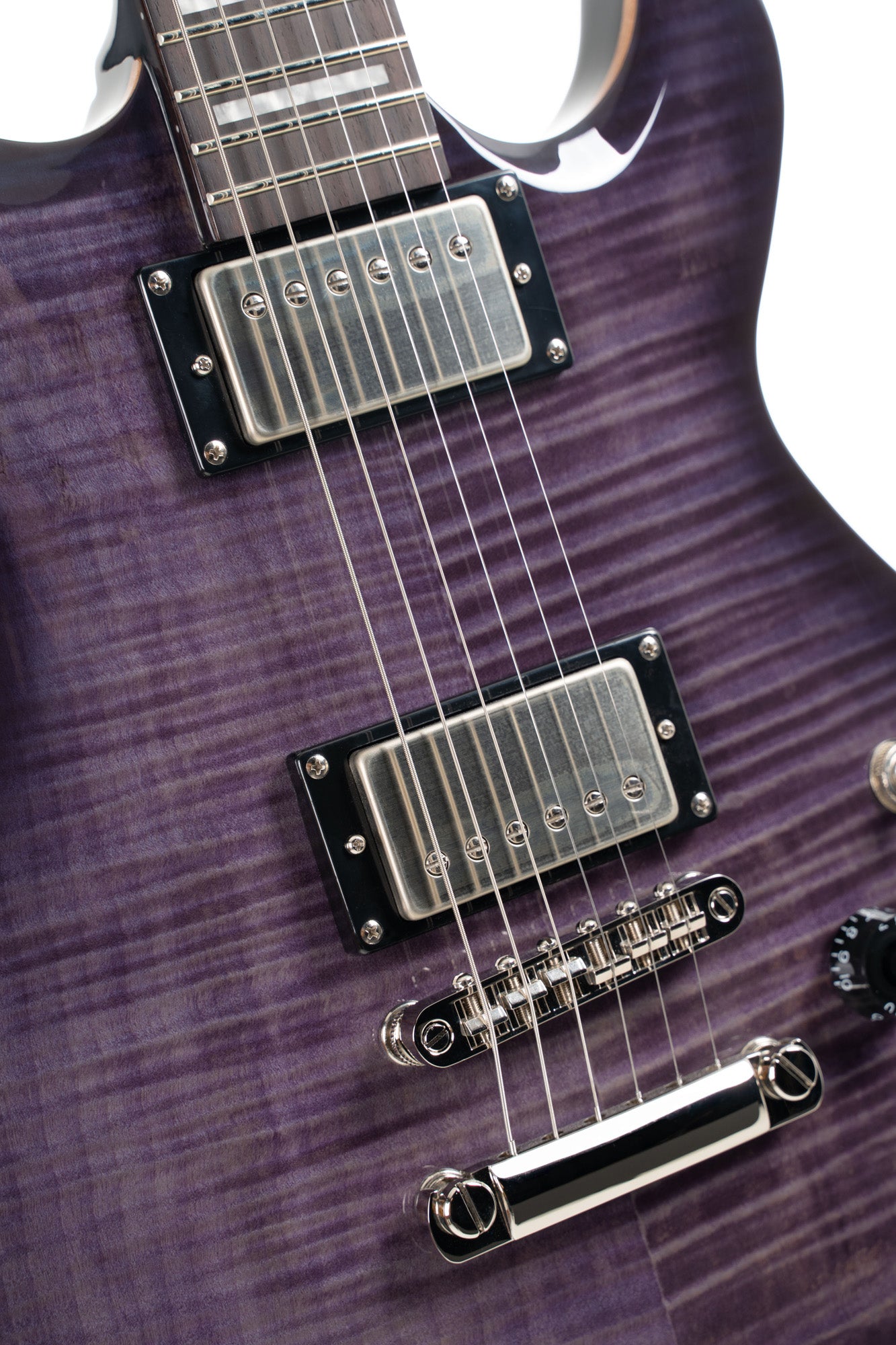M600, corps acajou, placage érable flammé, manche collé acajou, 2 micros doubles Cort Voiced Tone VTH-59, trans purple burst