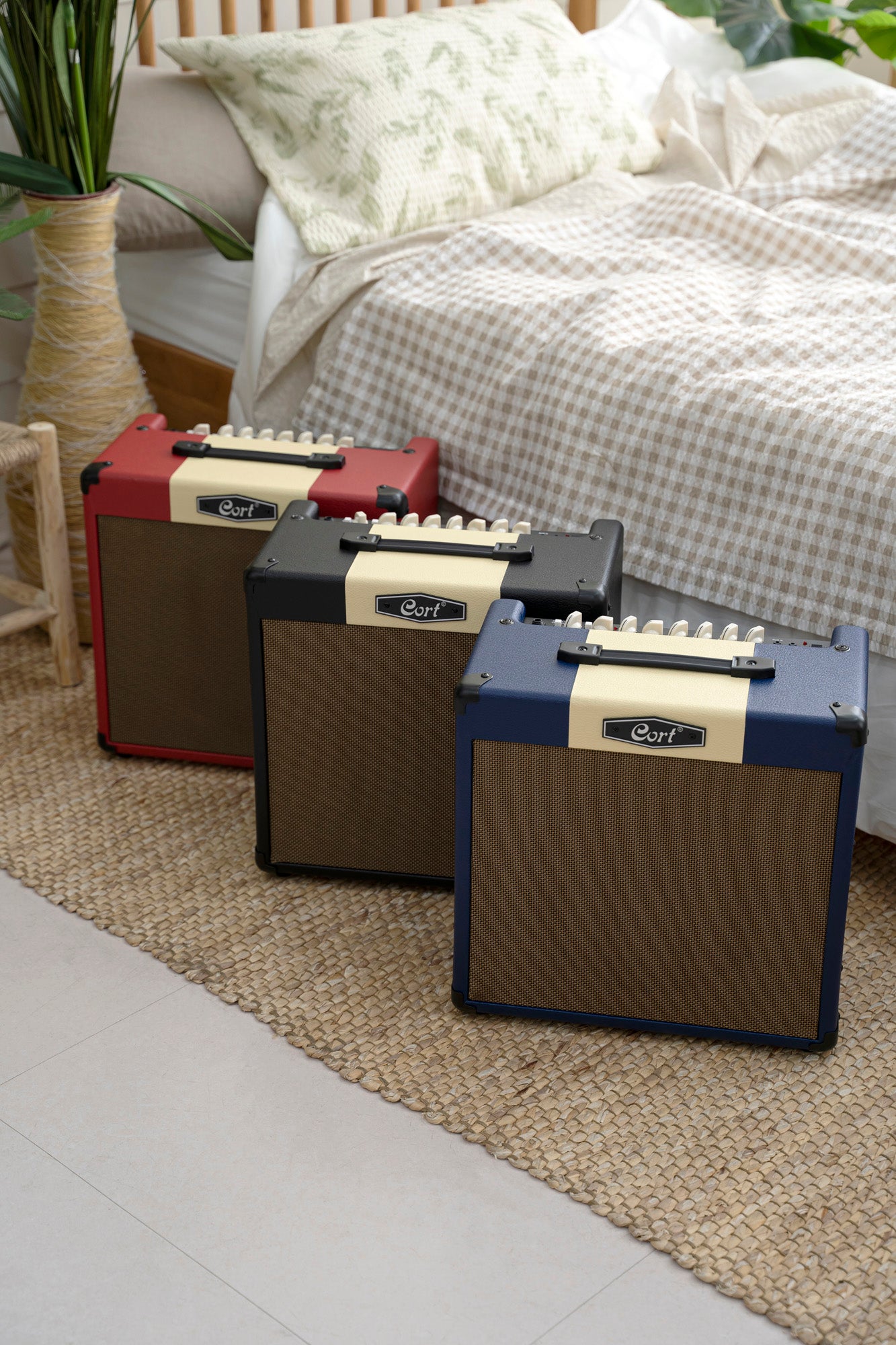 Ampli guitare 30W, 1x 10", 2 canaux, égaliseur 3 bandes, réverb, entrée Bluetooth, entrée CD/MP3 mini-Jack, noir