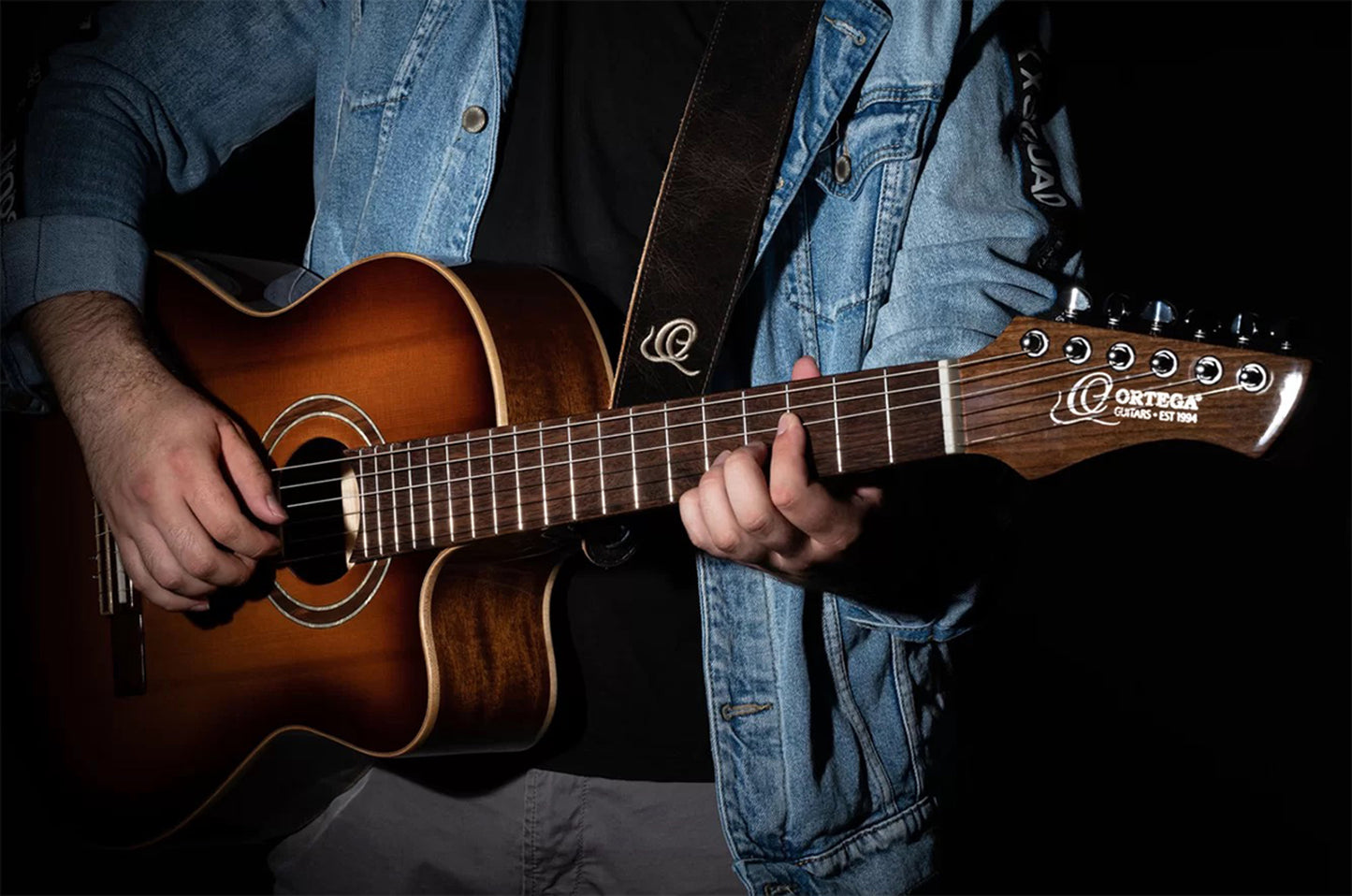 OSSU-70, courroie guitare, série Suede, face & dos cuir suédé, largeur 6 cm, longueur de 92 à 145 cm, patina bronze