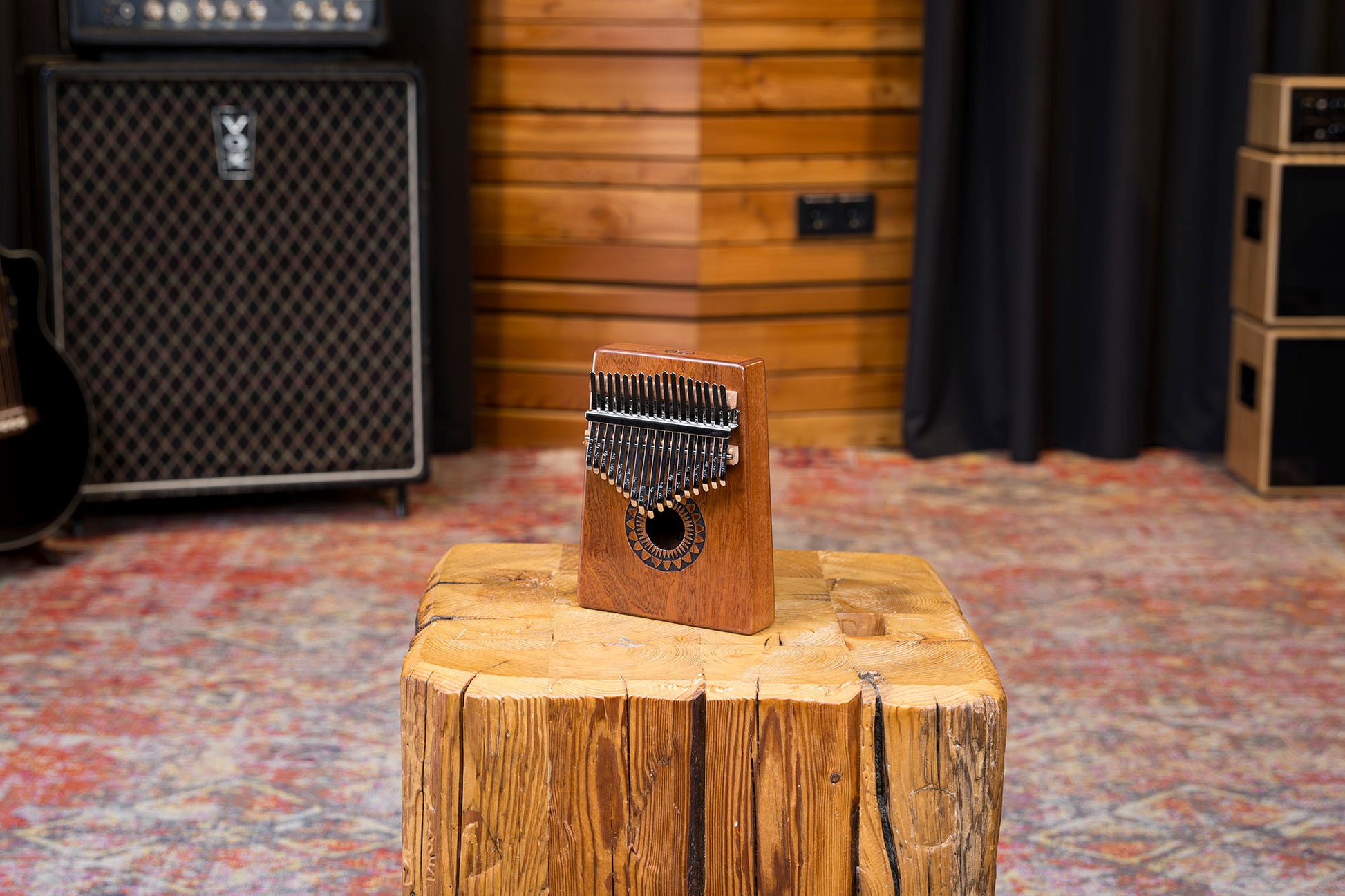 Kalimba Meinl avec rosace, 17 notes, design Sun - KA17SU