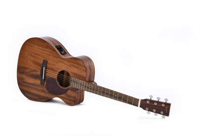 Modèle 000C-15E, Forme 000 pan coupé, table acajou, fond & éclisses acajou, EQ SIGMA, naturel satiné