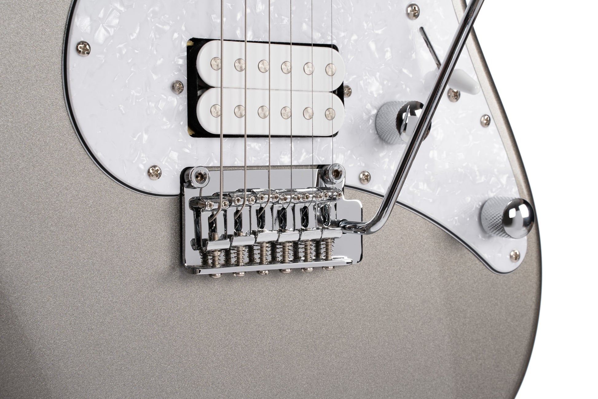 G250, corps tilleul, manche érable, touche jatoba, 1 micro double et 2 simples Cort Alnico V, trémolo, argent métallisé