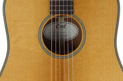 Essence D4, table épicéa Sitka massif torréfié, f/e acajou, touche & chevalet palissandre, semi brillant