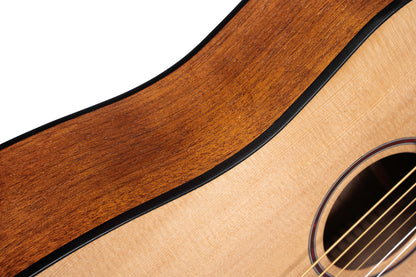 Earth Mini, modèle Dreadnought 3/4, table épicéa massif, fond & éclisses acajou, housse, naturel pores ouverts