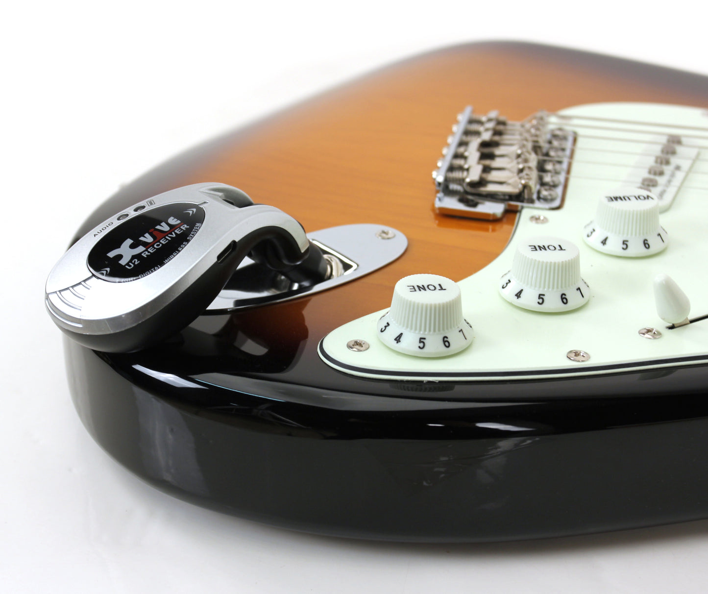 Système sans-fil pour guitare U2, bande de fréquence 2.4 GHz, conversion A/D 24-bit, câble USB, argent