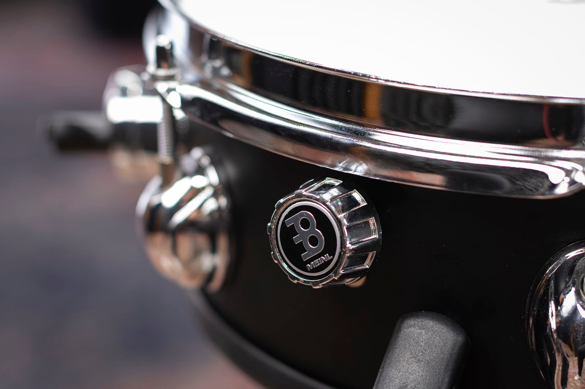 C.CLAIRE MEINL 10" avec clochettes de tambourins fût en érable noir mat