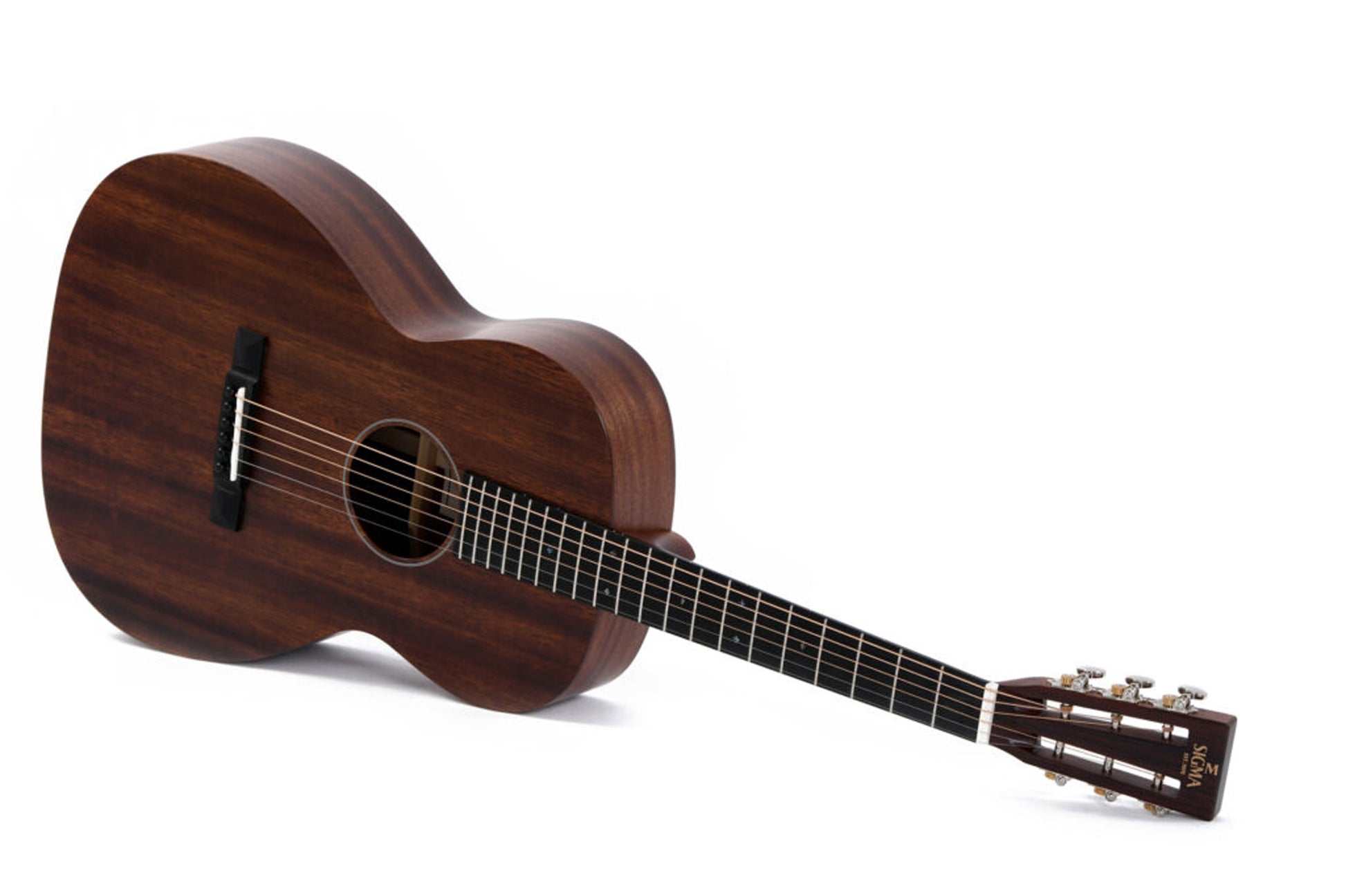 Modèle 000M-15S, Forme 000, table acajou massif, f/e acajou, touche & chevalet micarta, tête ajourée, naturel satiné