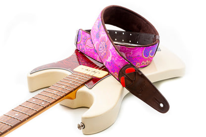 Courroie modèle HOKKAIDO, extérieur synthétique, largeur 6 cm, longueur 100 à 150 cm, porte-médiators intégré, rose