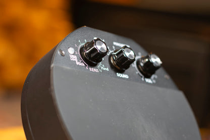 Pad de percussion compact électronique avec 5 sons différents, batterie rechargeable et adaptable à une perche de cymbale