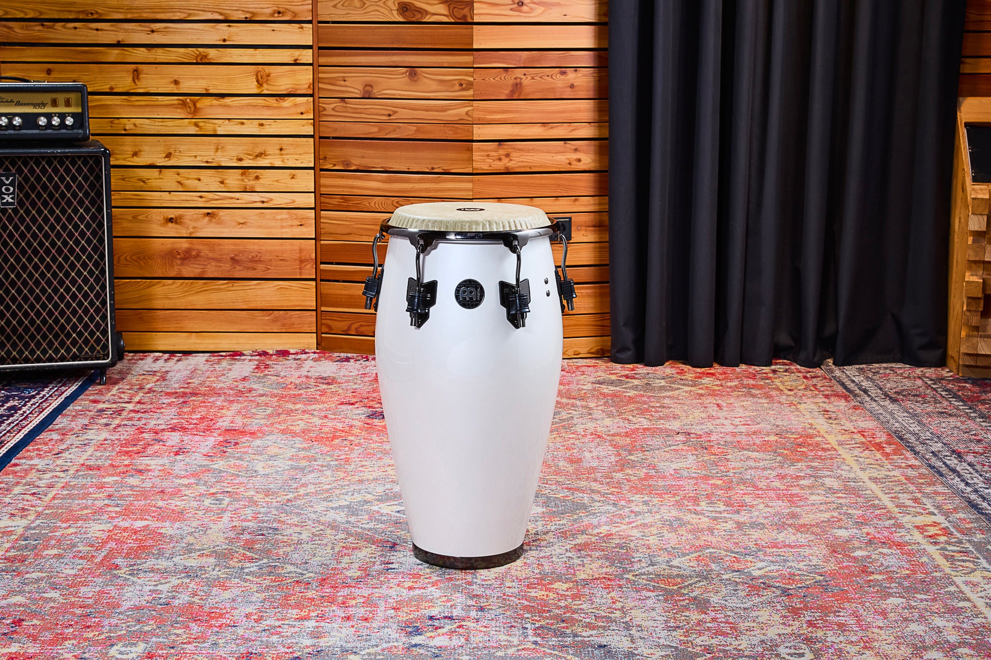 Conga Roberto Serrano 11" 3/4, fût Chêne Siam 3 plis, hauteur 76.2cm, peau Fiberskyn, cercles SSR 4mm.