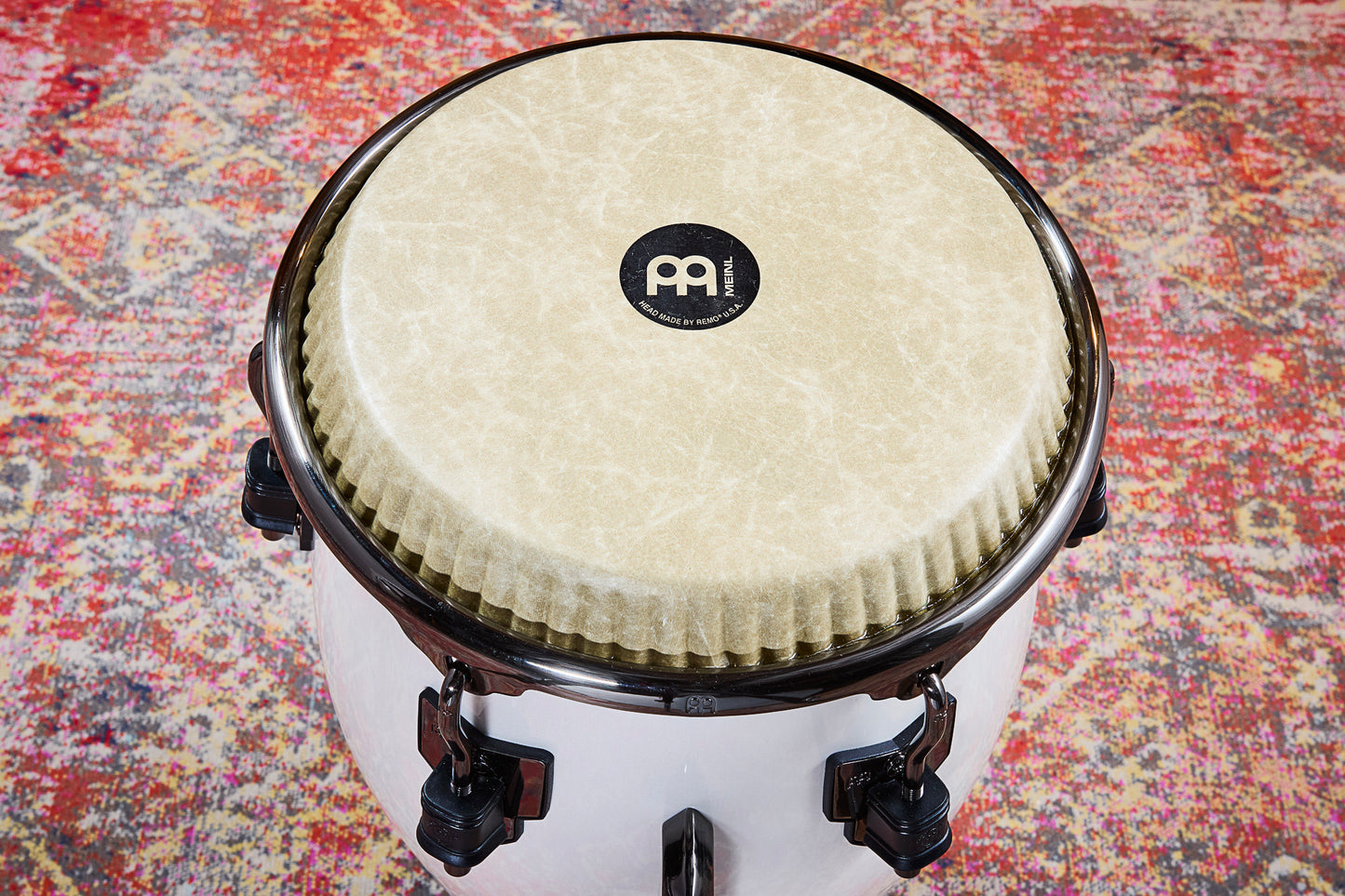 Conga Roberto Serrano 11" 3/4, fût Chêne Siam 3 plis, hauteur 76.2cm, peau Fiberskyn, cercles SSR 4mm.