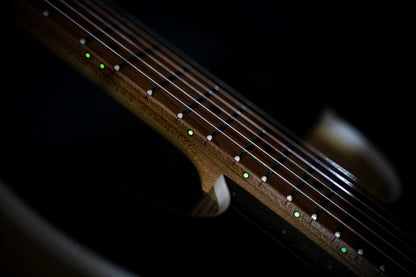 G290 FAT II, corps sassafras, table érable flammé, manche et touche érable torréfié, 2 micros Voiced Tone VTH-77, black burst