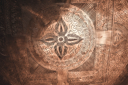 Gong indien 22", gravé à la main, support TMTGS-L inclus.