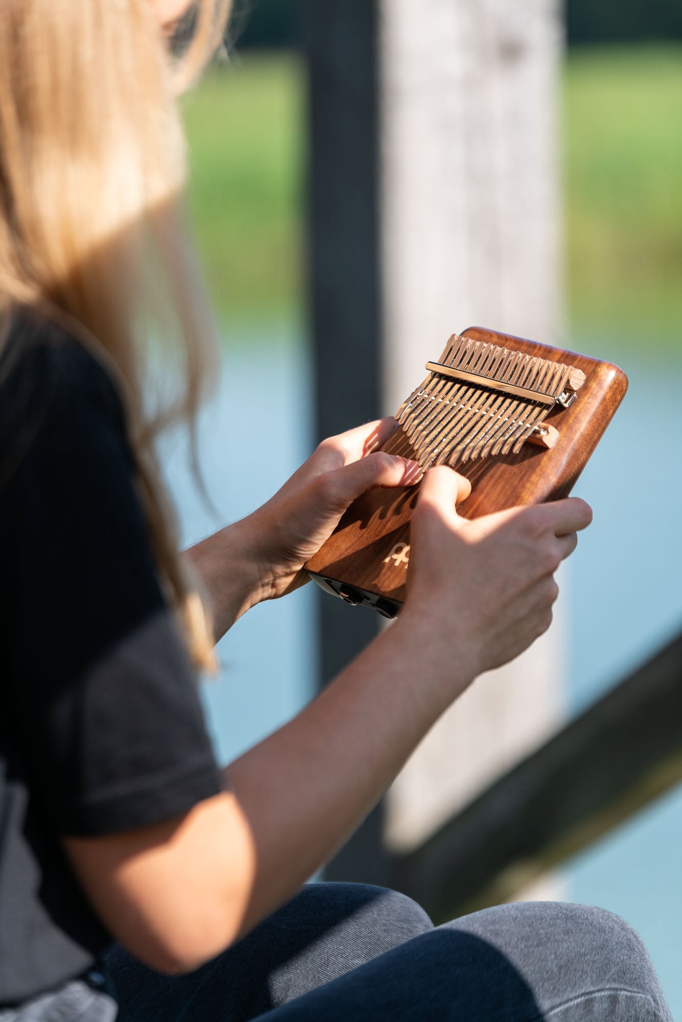 Kalimba électro Meinl, solid Pickup, noyer amrécain 17 notes - PKA17AW