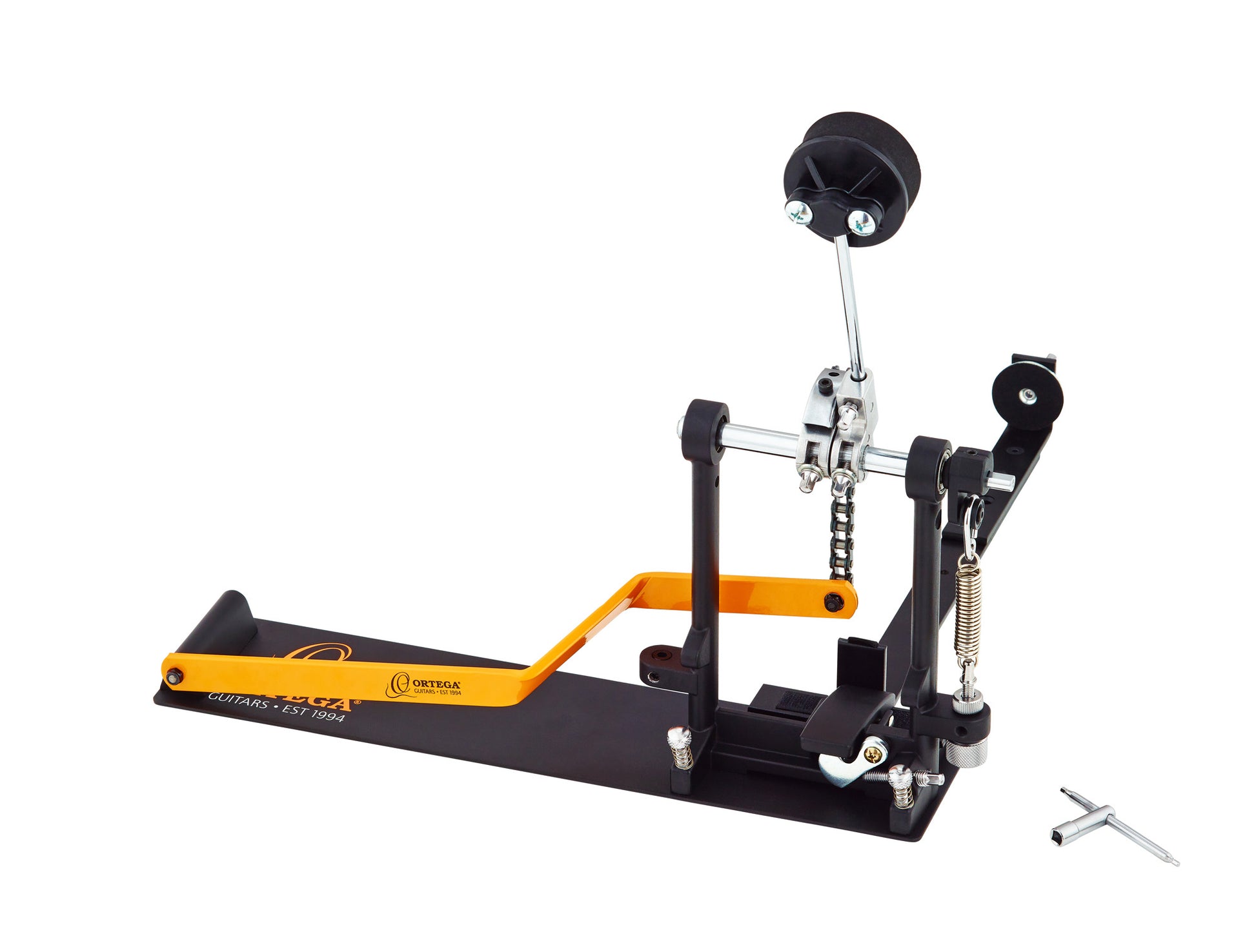 Ensemble constitué d'un cajon Ortega (corps bouleau, face amara, 46x30x30 cm) et d'une pédale cajon, avec housses