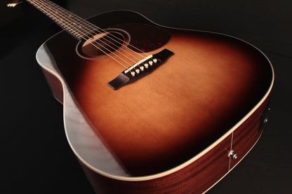 Earth 100SS, modèle Slope Shoulder, table épicéa Sitka massif, f/e acajou, EQ Fishman Sonitone, sunburst