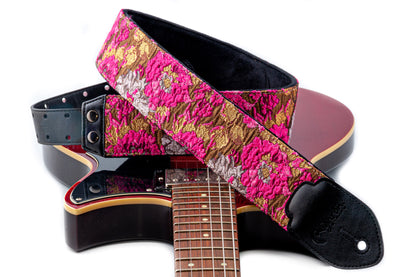 Courroie modèle GOLD & ROSES, extérieur synthétique et tissu, largeur 7 cm, longueur 95 à 150 cm, porte-médiators, rose