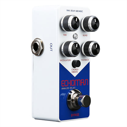 Pédale d'effet ECHOMAN, délai type analogique (jusqu'à 600 ms), modulation (CHORUS/VIBRATO), buffered bypass, blanc et bleu