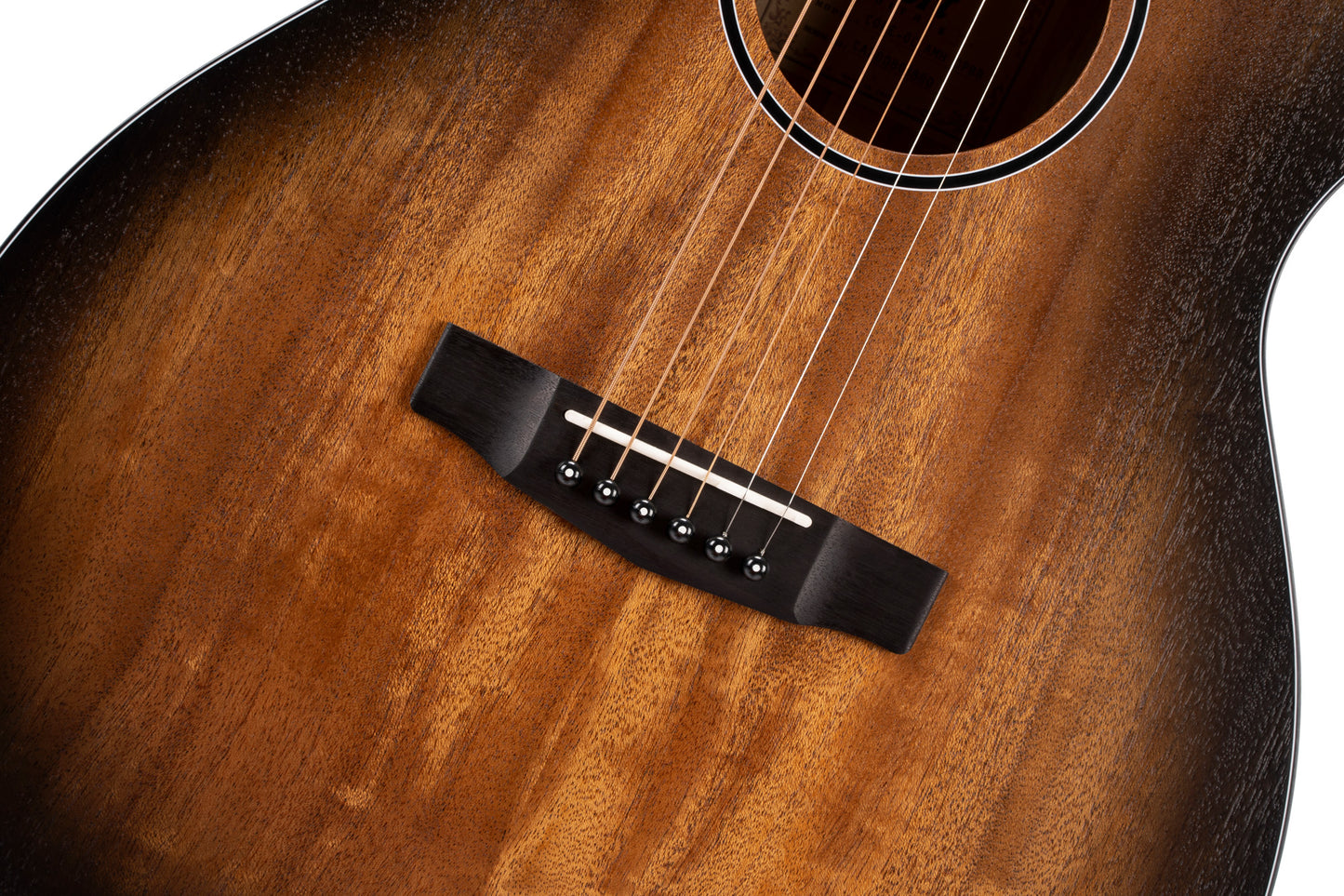 CORE-OC, forme OM, table acajou massif, f/e acajou massif, EQ Fishman Sonitone, soft case, noir dégradé pores ouverts