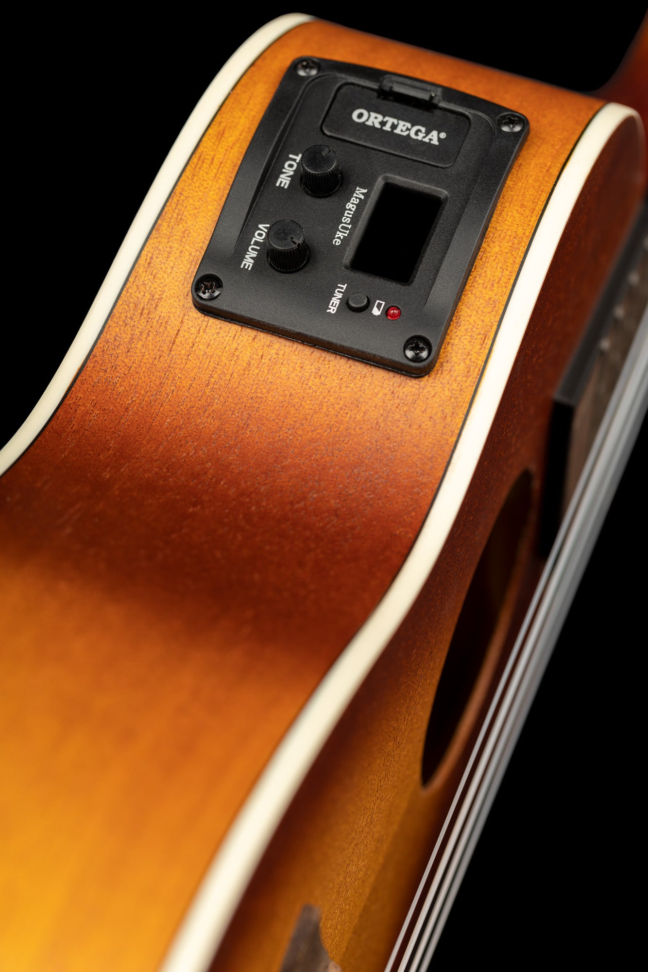 RUDAWN-CE, modèle Concert pan coupé, EQ Ortega MagusUke, table okoumé, fond & éclisses okoumé, dawn sunburst satiné