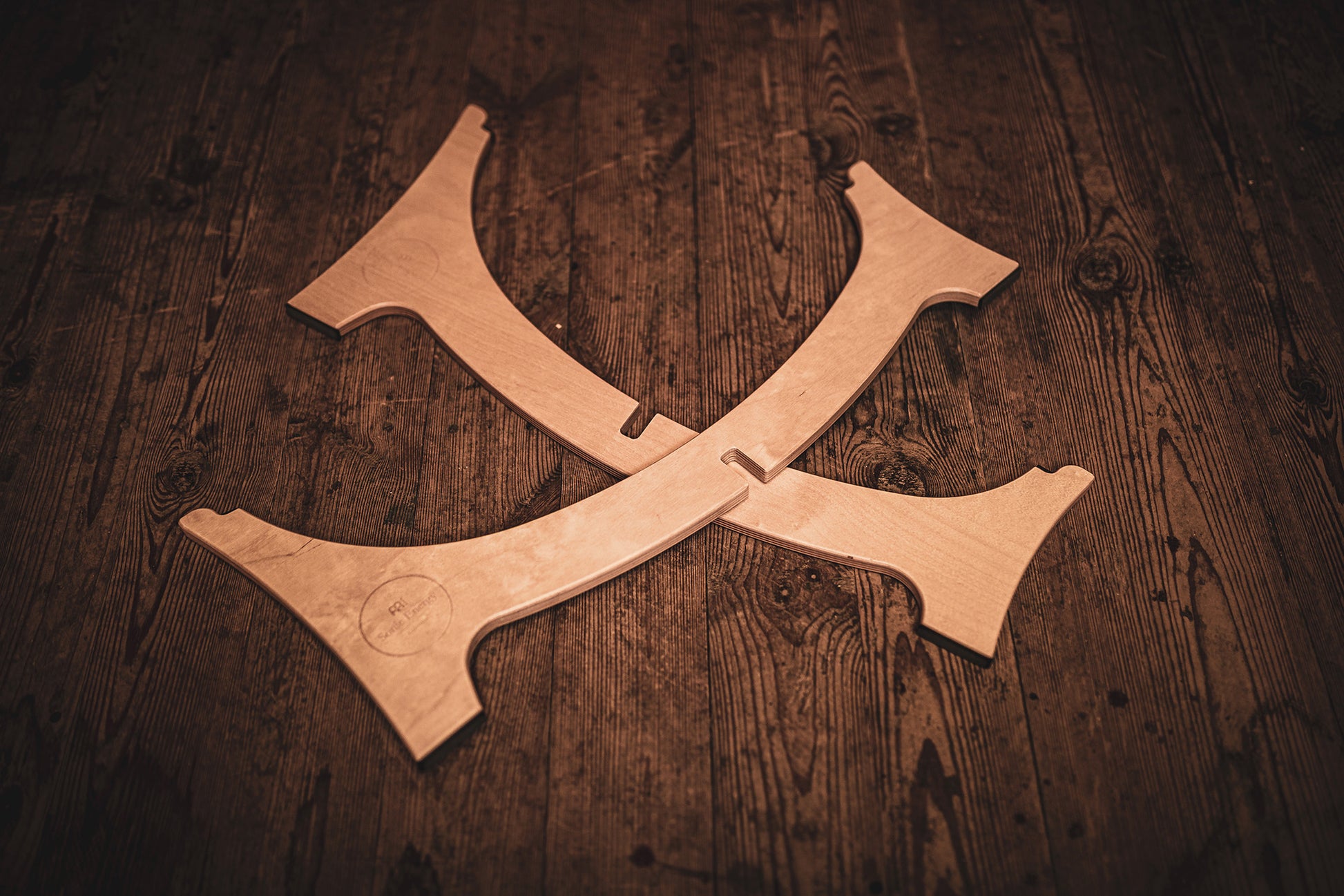 Support pour handpan incliné Meinl Sonic Energy. Convient aux handpans de 22' / 56 cm.