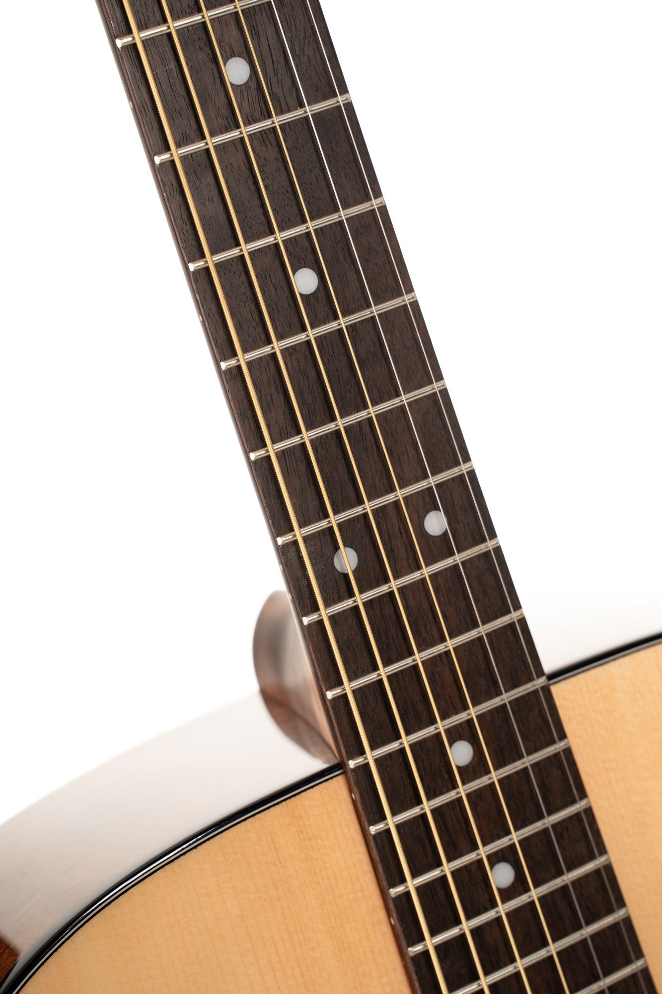 Earth 60, table épicéa massif, fond & éclisses acajou, touche laurier, naturel brillant