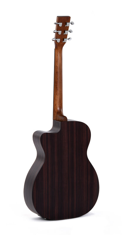 Modèle 000TCE, Forme 000 pan coupé, table épicéa massif, f/e tilia, touche micarta, EQ Sigma, naturel satiné