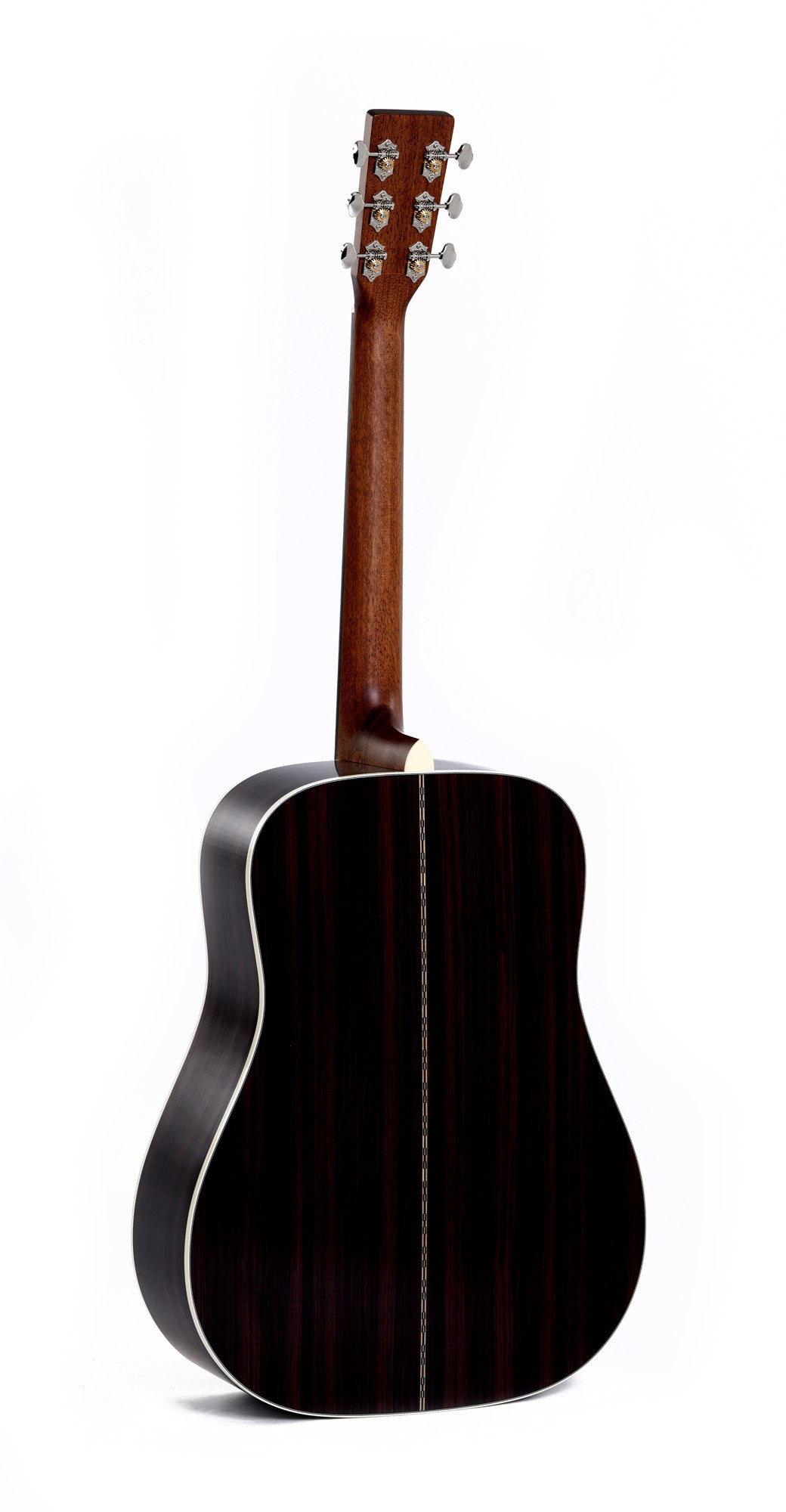 Modèle DT-28H, Dreadnought, table épicéa massif, f/e tilia, touche micarta, binding chevrons, naturel brillant, soft case