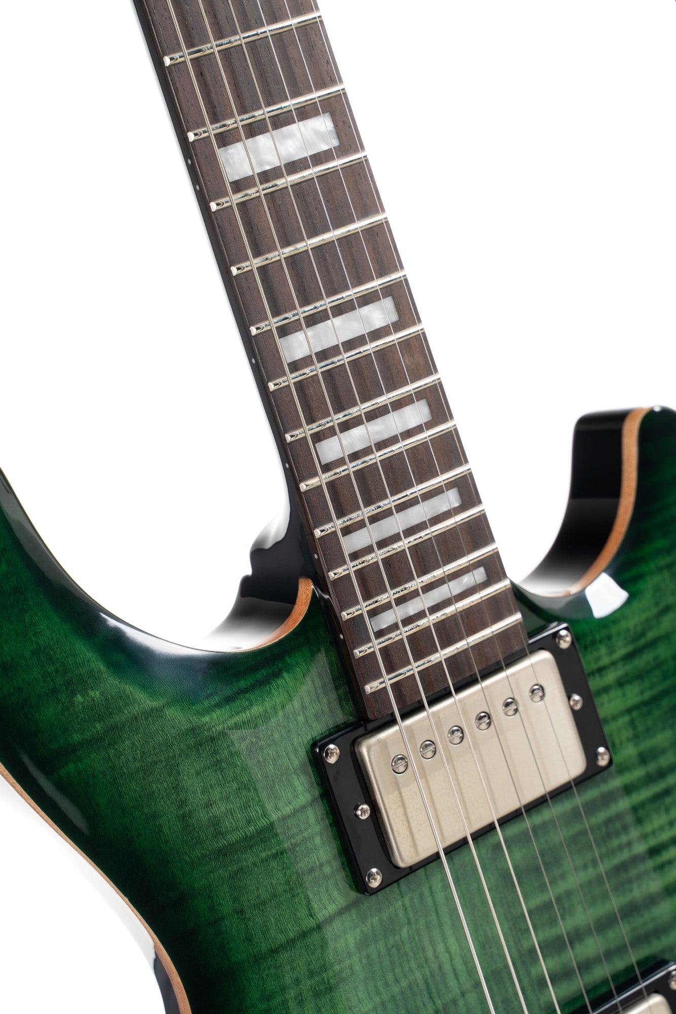 M600, corps acajou, placage érable flammé, manche collé acajou, 2 micros doubles Cort Voiced Tone VTH-59, trans green burst