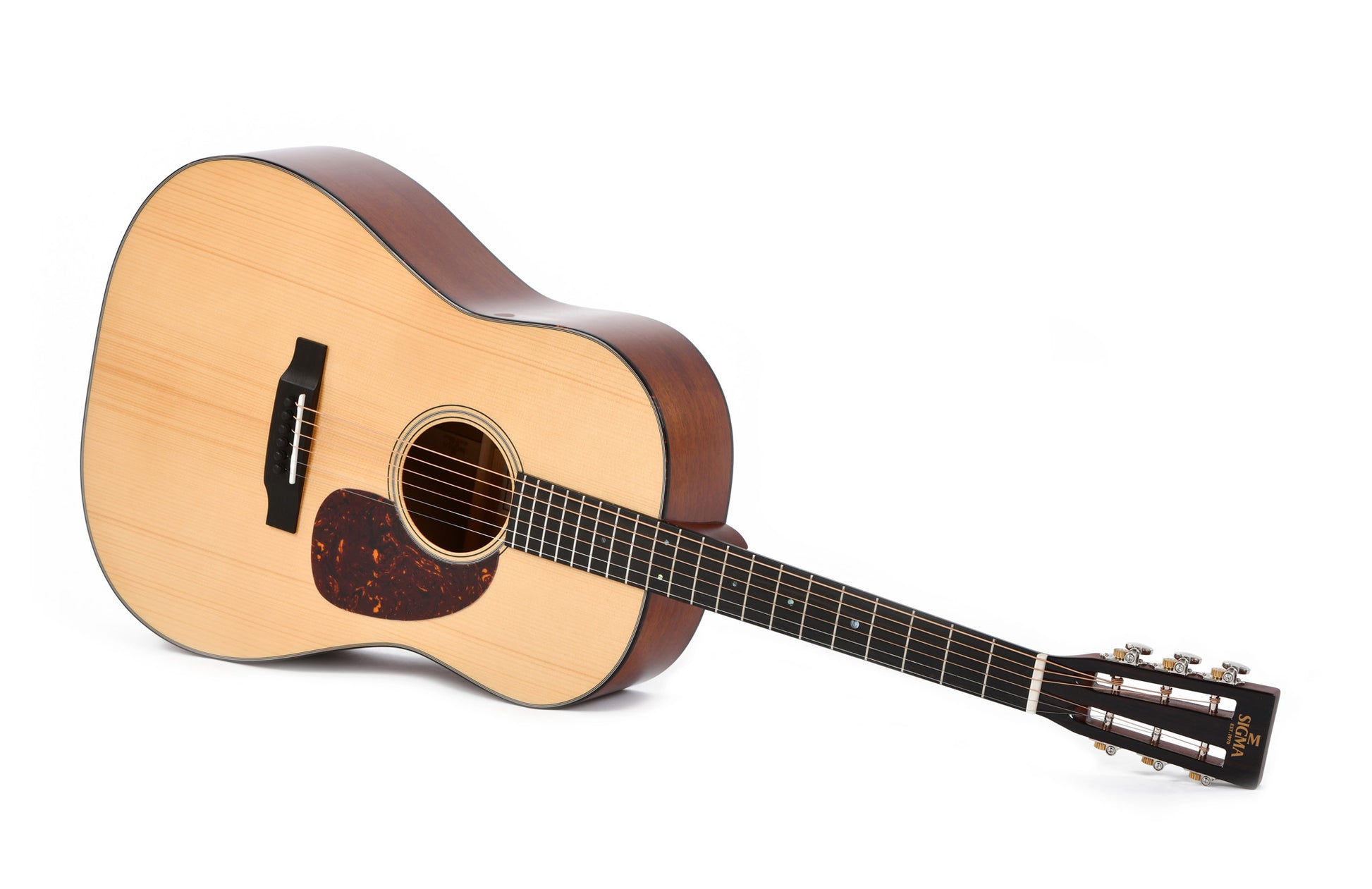 Modèle SDM-18S, Dreadnought, table épicéa massif, f/e acajou massif, touche ébène, tête ajourée, soft case, naturel brillant