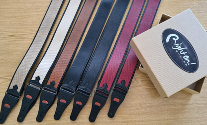 Pack de 7 courroies modèle MONTE-CARLO: 2x noir, 2x rouge, 1x woody, 1x beige, 1x vintage white, livré en boite cartonnée