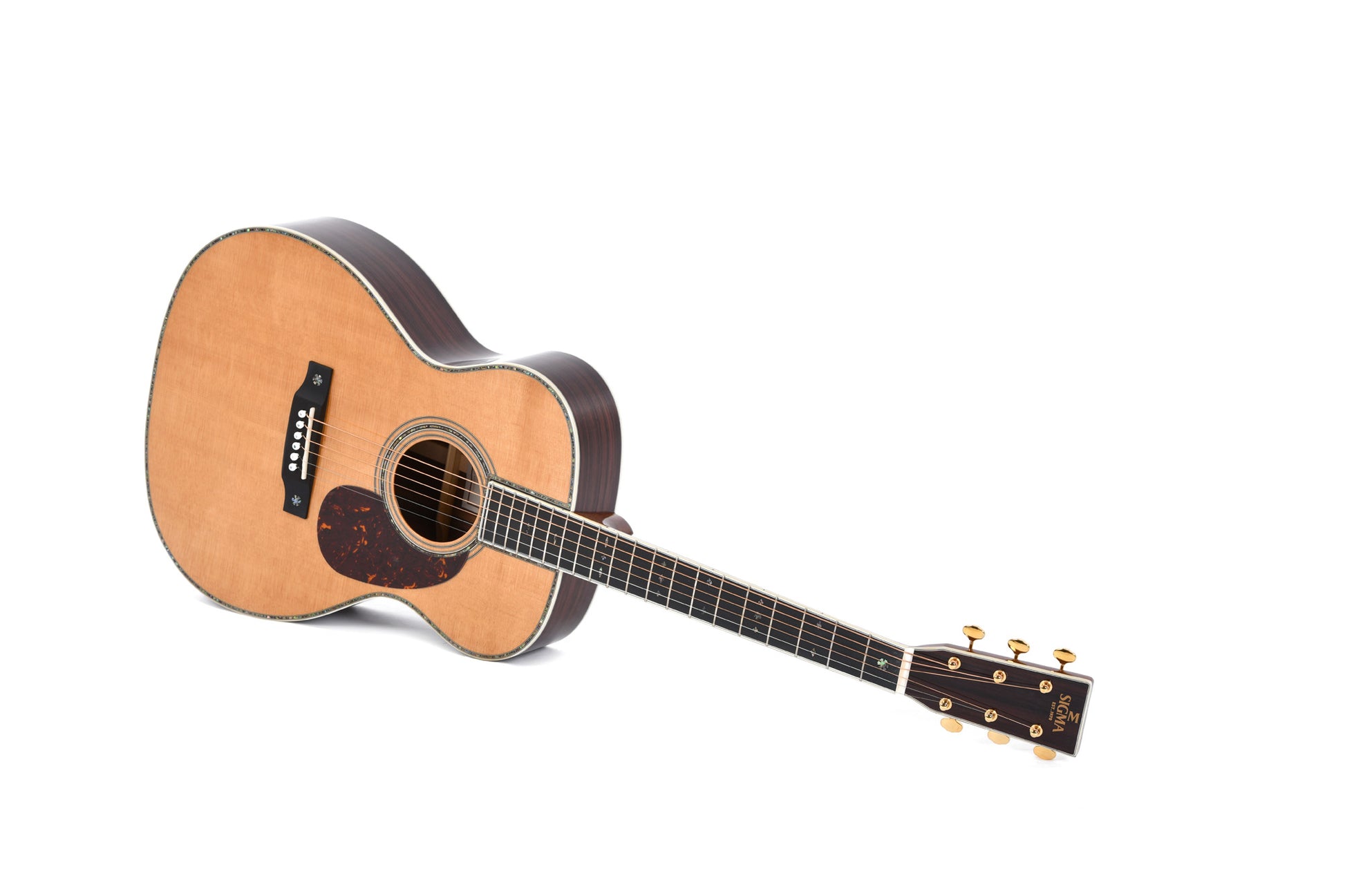 Modèle 000T-42, Forme 000, table épicéa massif, f/e tilia, touche micarta, binding abalone, étui, naturel brillant