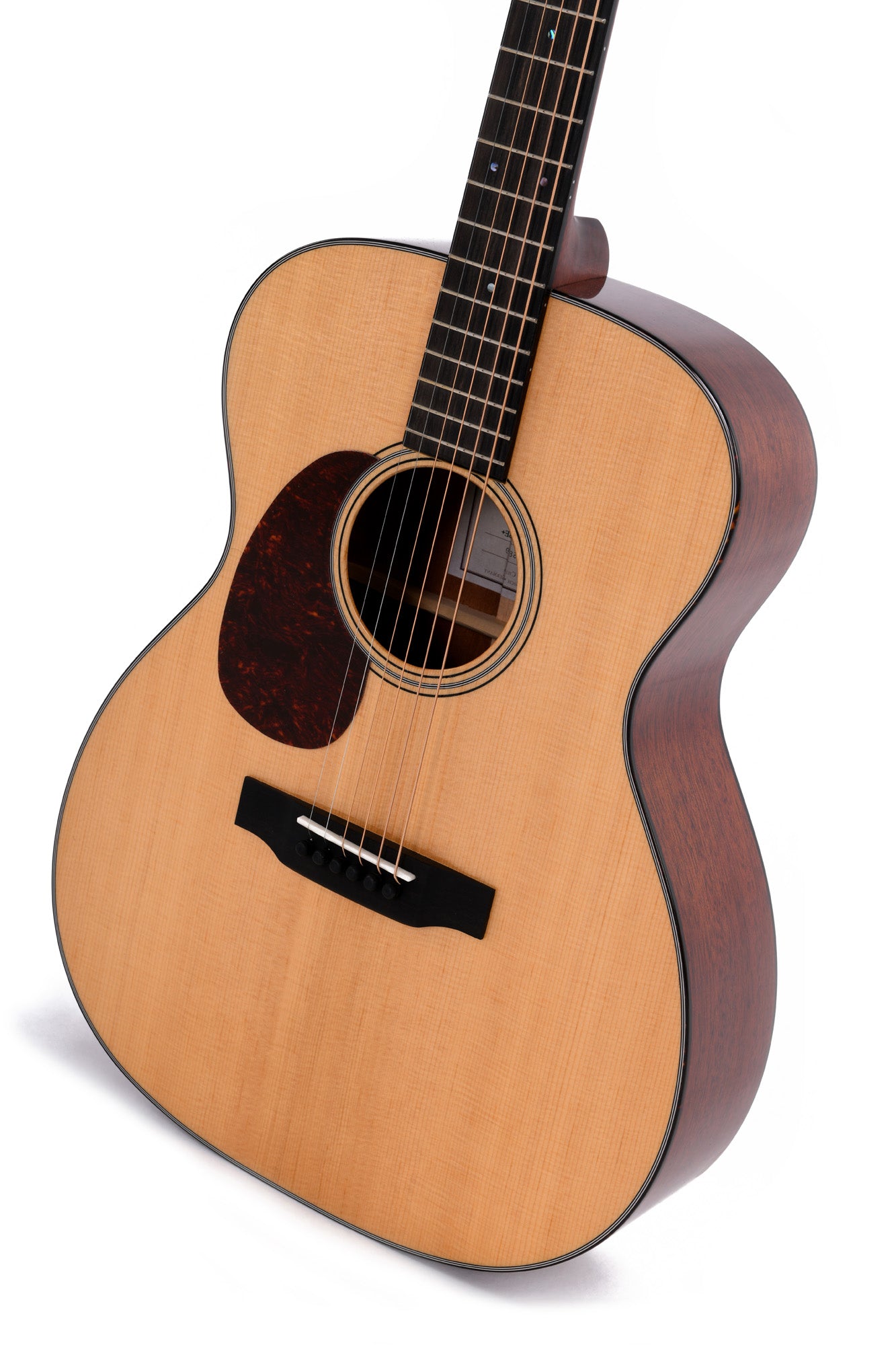 Modèle S000M-18L, Forme 000, table épicéa massif, f/e acajou massif, touche ébène, soft case, naturel brillant, gaucher